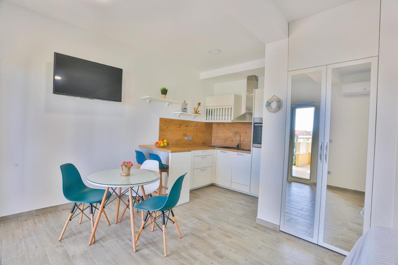Apartments Maris Каштела Екстер'єр фото