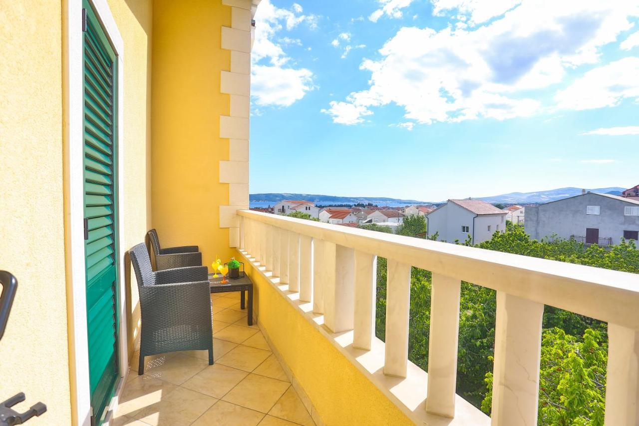 Apartments Maris Каштела Екстер'єр фото