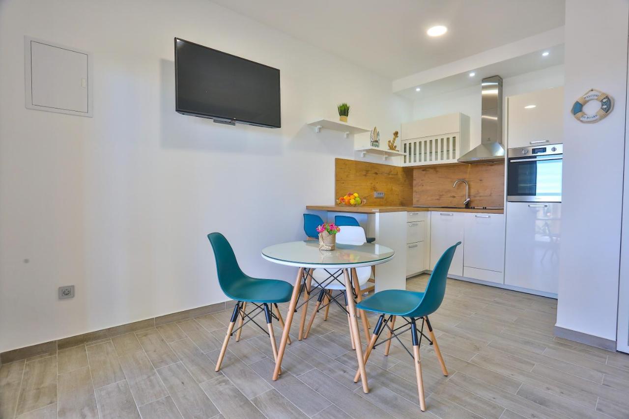 Apartments Maris Каштела Екстер'єр фото