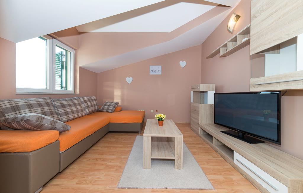 Apartments Maris Каштела Екстер'єр фото